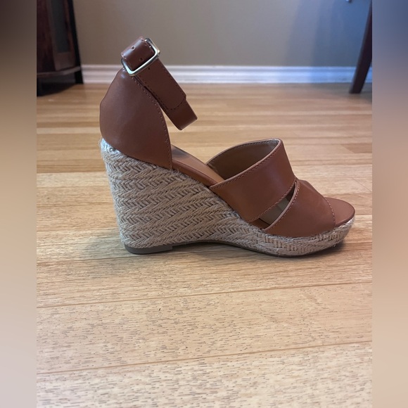 Time and Tru Tan Wedge Sandals – Size 6 - Picture 2 of 3